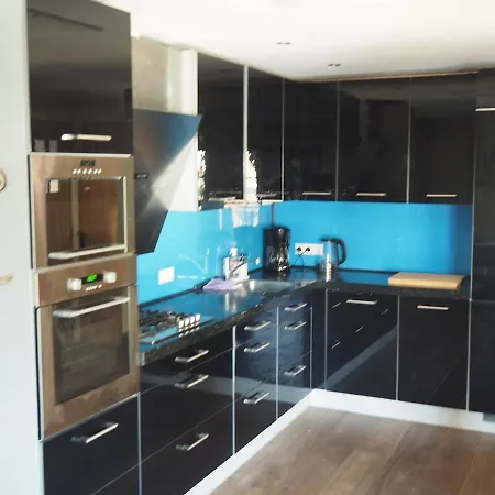 Amsterdam 25 min , Beach 10 Minutes 2 bedrooms Apartment *