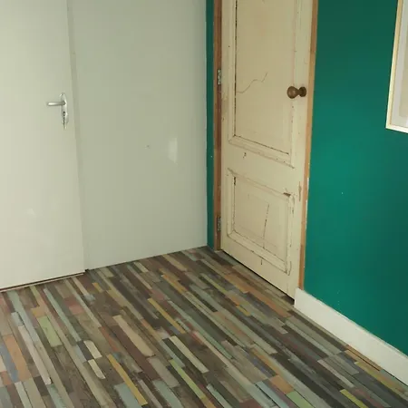 Amsterdam 25 min , Beach 10 Minutes 2 bedrooms Apartment *