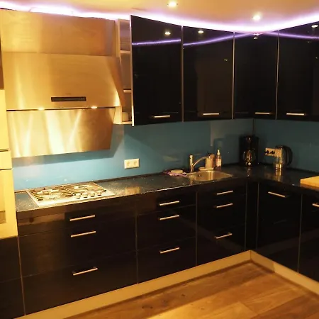 Amsterdam 25 Min , 10 Minutes 2 Bedrooms Апартаменты