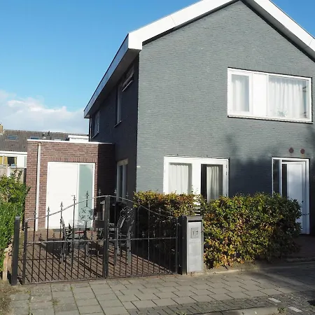 Amsterdam 25 min , Beach 10 Minutes 2 bedrooms *