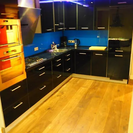 Amsterdam 25 min , Beach 10 Minutes 2 bedrooms Apartment