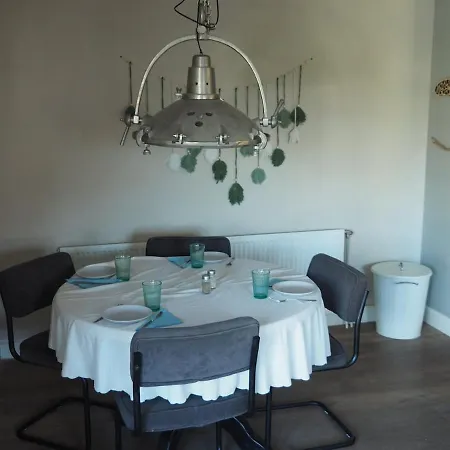 Amsterdam 25 min , Beach 10 Minutes 2 bedrooms Apartment *