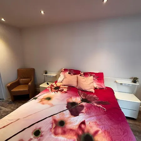 Апартаменты Amsterdam 25 Min , 10 Minutes 2 Bedrooms *