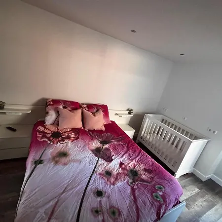 Amsterdam 25 Min , 10 Minutes 2 Bedrooms Апартаменты